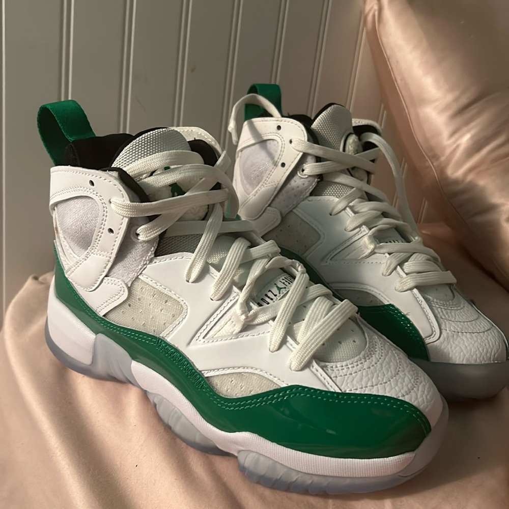 Brand new Jordan’s. Straight out da box brand new Jumpman two trey 🍀